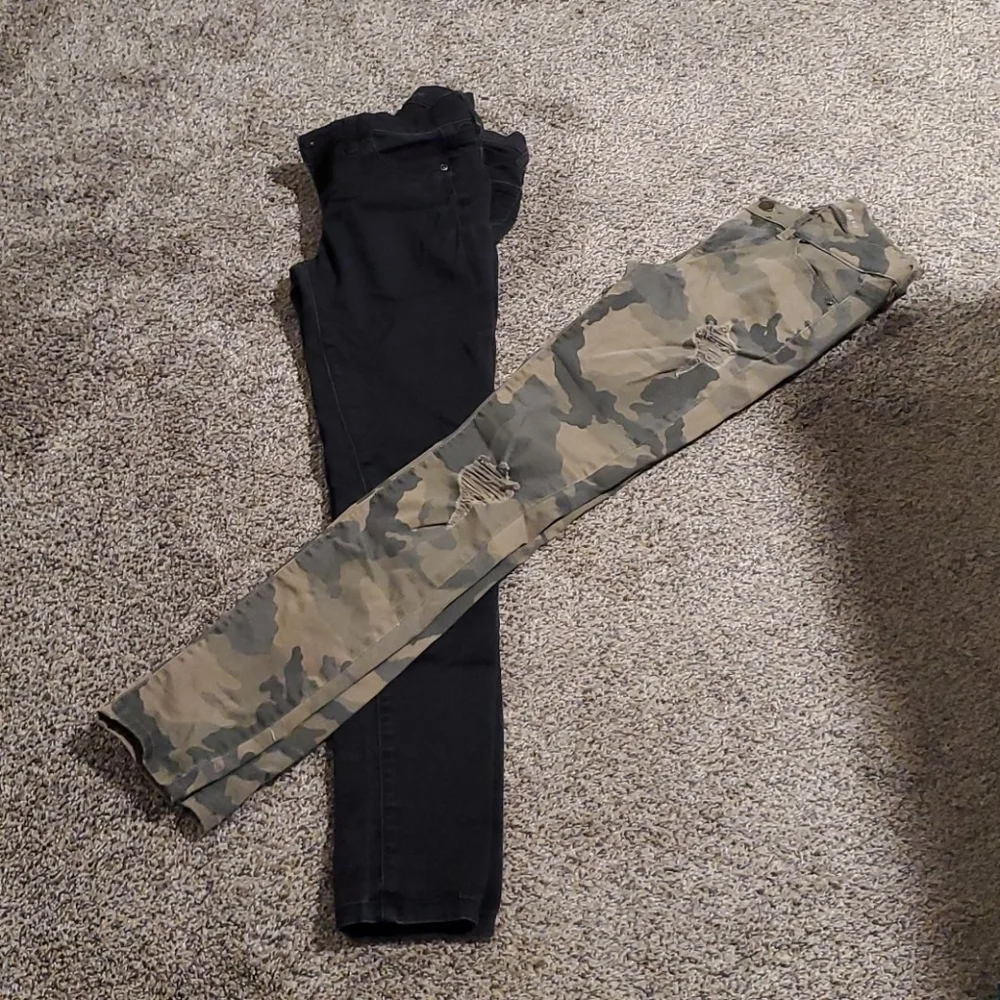 Black and Camo New York & Co Soho Jeans - Picture 2 of 4